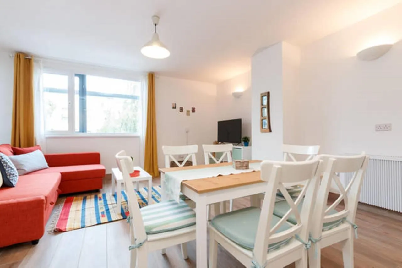 Stylish Soundproof Temple Bar Square Apartment Dublin